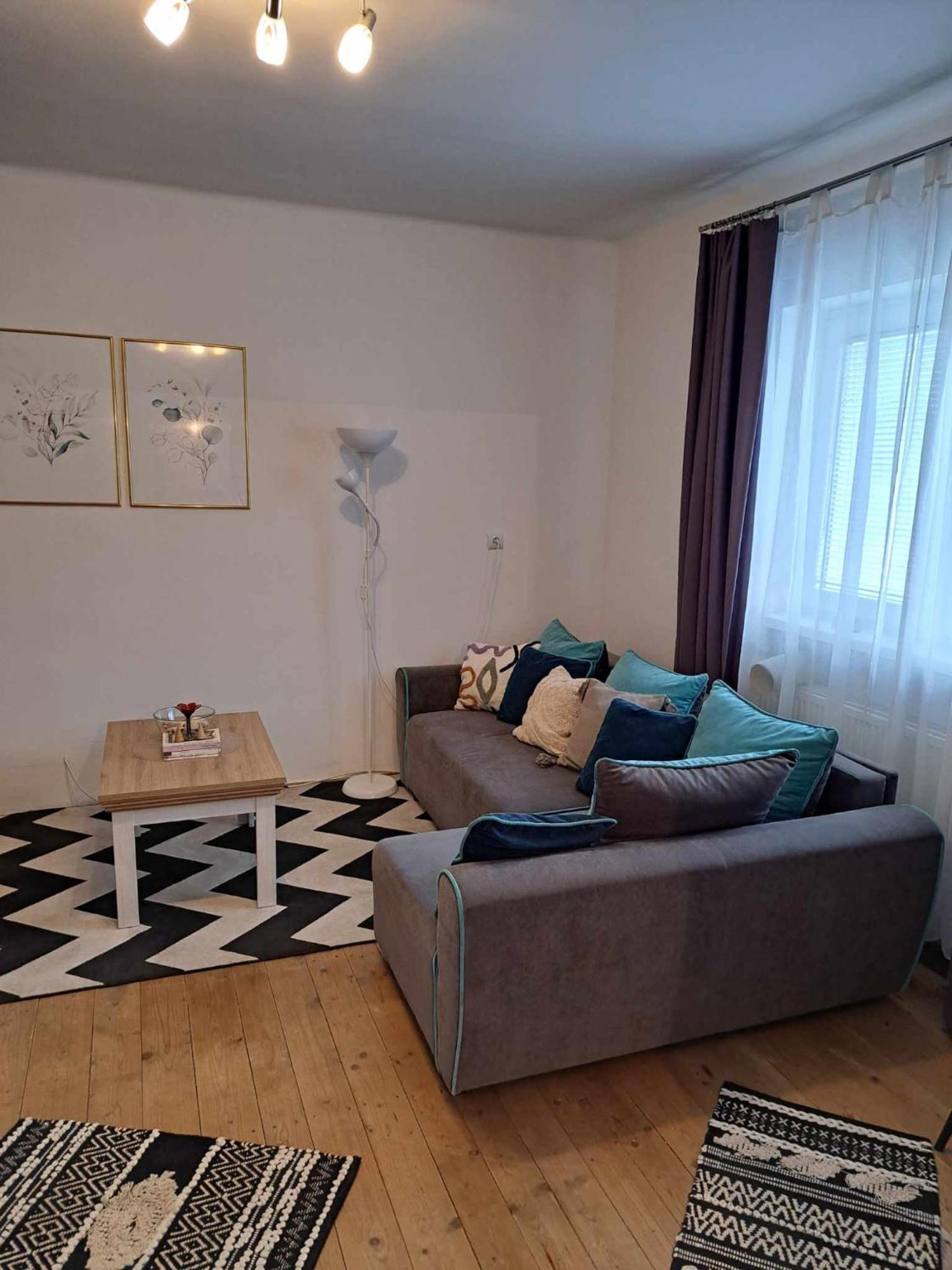 Апартаменти Cozy Town Center Retreat Комарно Екстер'єр фото